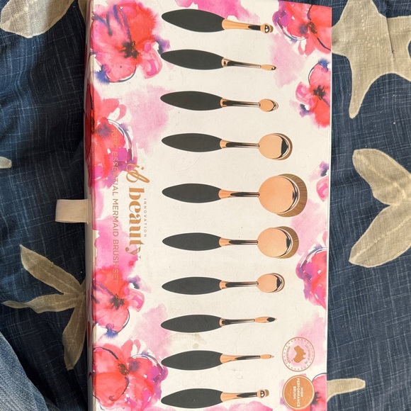 Oval Makeup Brush Set - Black and Gold see description - Picture 1 of 7